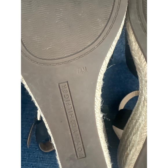 Tommy Hilfiger Black Espadrille Wedge Sandals Women's Size 7.5 Gold Logo - Picture 7 of 7